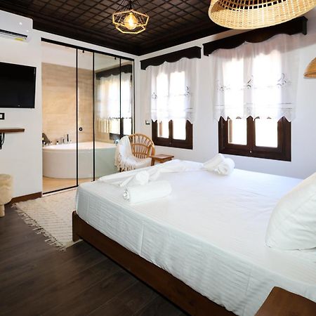 Ador Boutique Hotel Берат Экстерьер фото