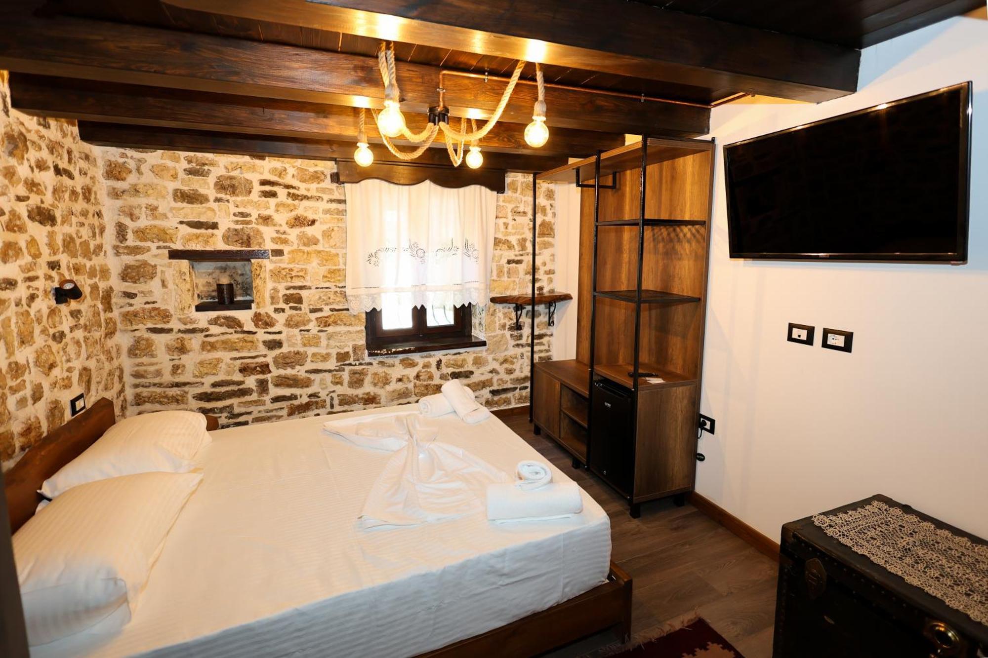 Ador Boutique Hotel Берат Экстерьер фото