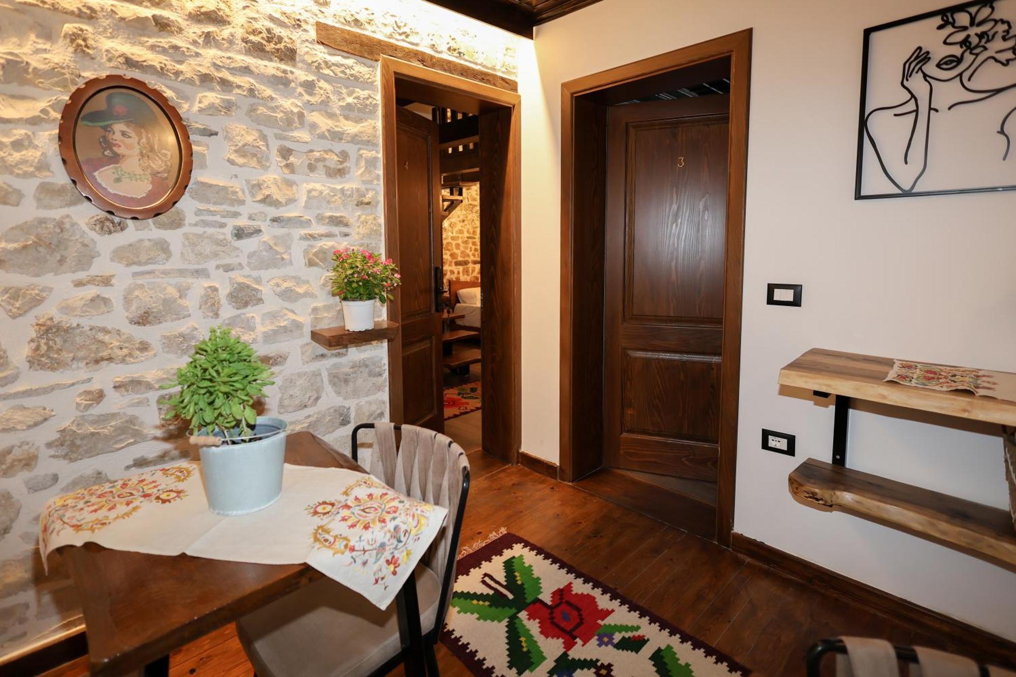 Ador Boutique Hotel Берат Экстерьер фото