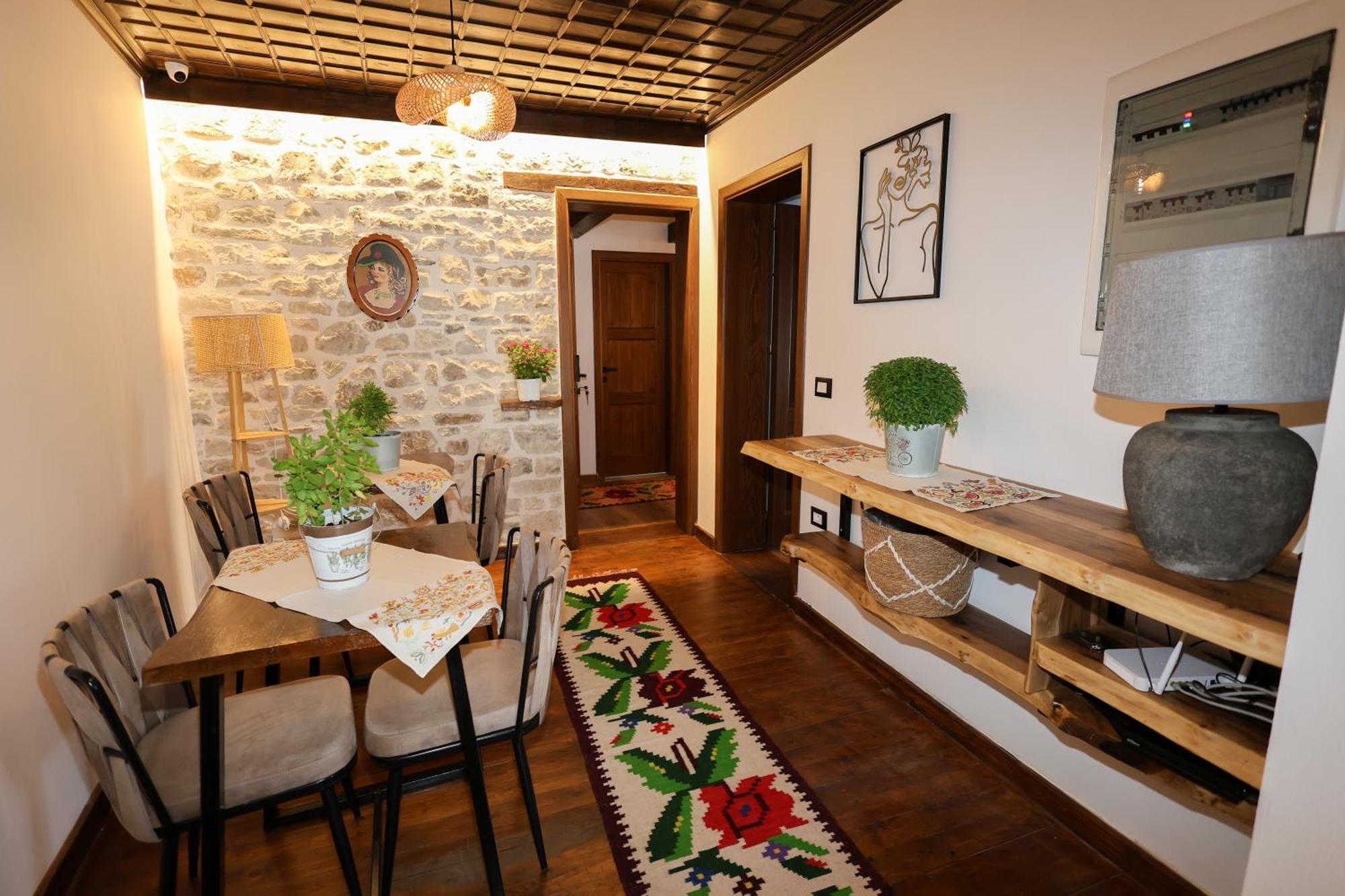Ador Boutique Hotel Берат Экстерьер фото