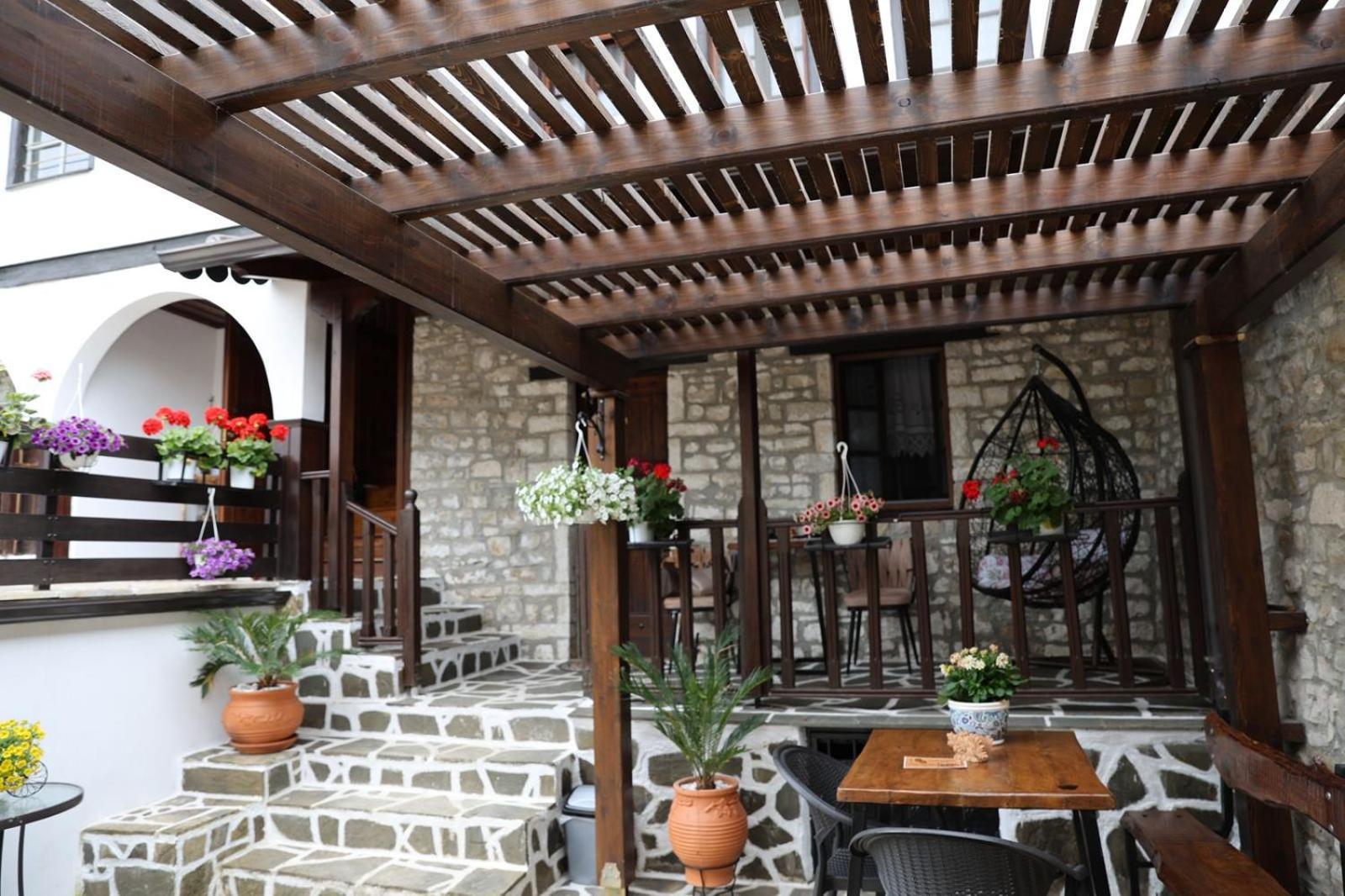 Ador Boutique Hotel Берат Экстерьер фото