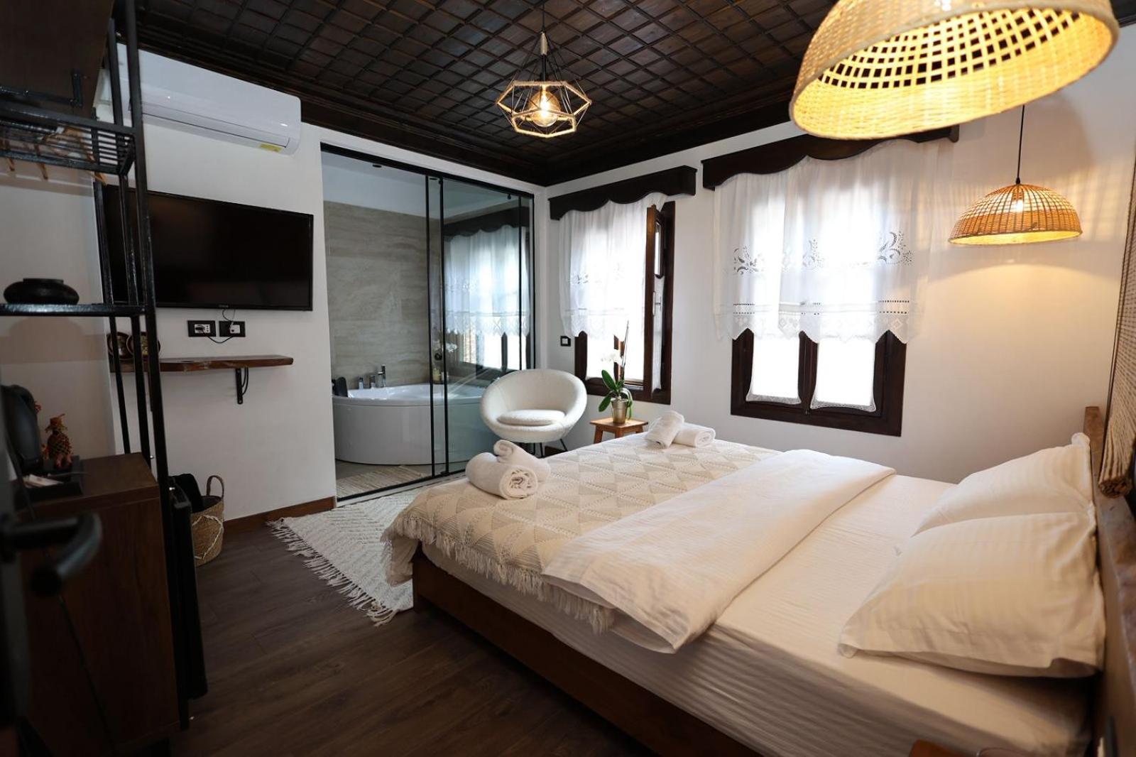 Ador Boutique Hotel Берат Экстерьер фото